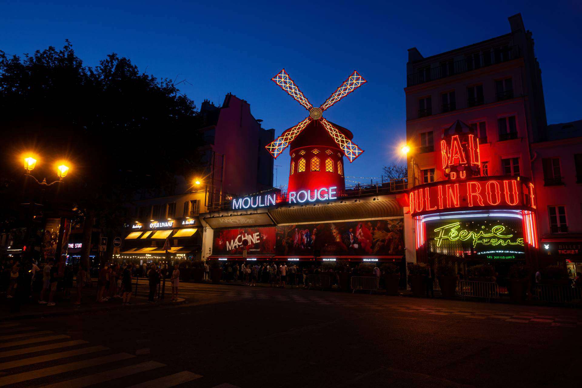 Cabaret Moulin Rouge in the night time.