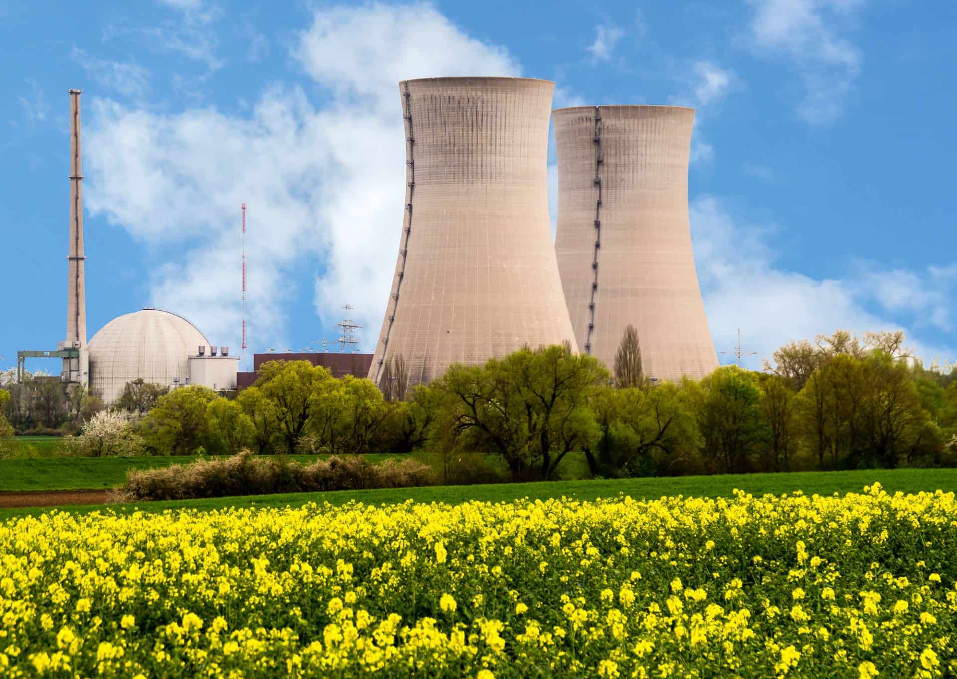 Which countries still use nuclear power?