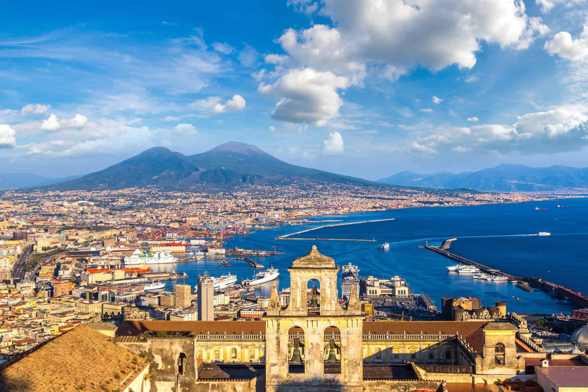Napoli and mount Vesuvius in the background